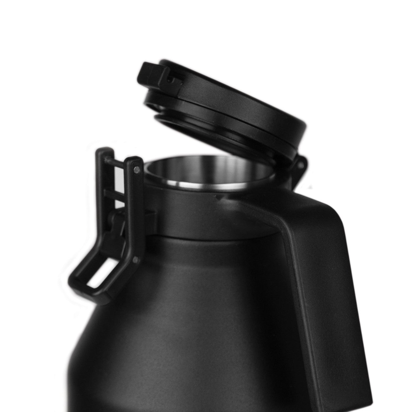 64oz-growler-y8 growlerdetail1_f7b2c86e-8bb8-40fc-b9ae-6f2e9d01276f__402220.jpg